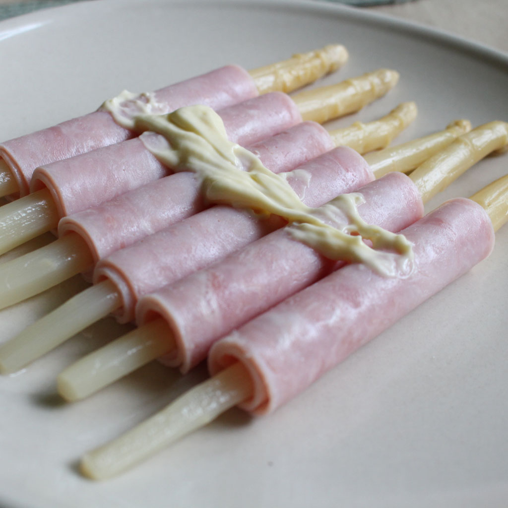  Asparagus with ham and mayo